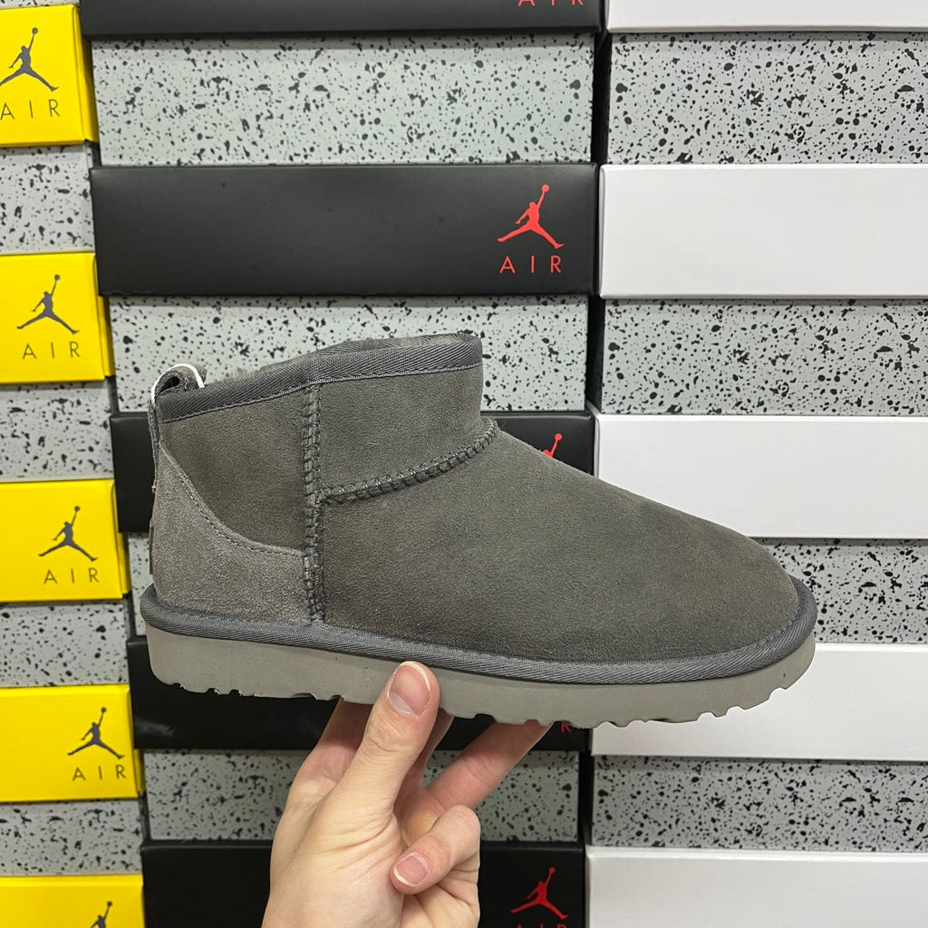 UGG Classic Ultra Mini Boot – Suede Ankle Boot with Shearling Lining, Herringbone Collar & Tonal Lug Sole in Grey